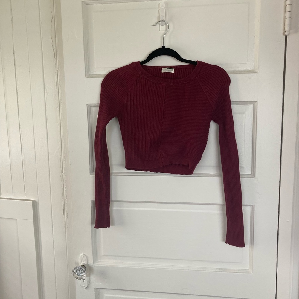 Burgundy cropped long sleeve sweater